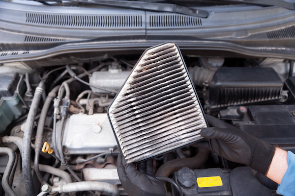 Can a Dirty Engine Air Filter Affect Engine Performance?