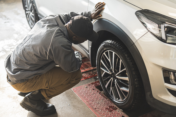 How to Assess Your Car's Suspension By Doing the Bounce Test